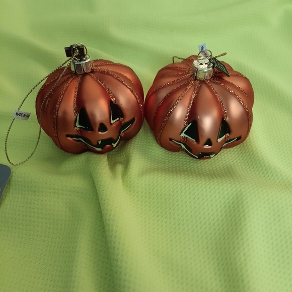 Set of 2 Glass Pumpkin Tree Ornaments NWT - Picture 2 of 2